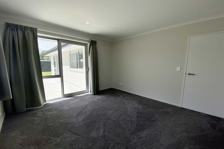 Photo of property in 11 Fairbairn Close, Halswell, Christchurch, 8025