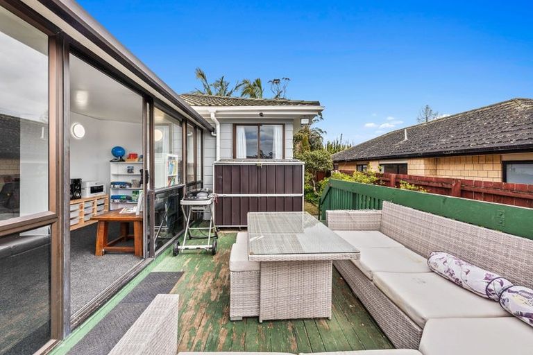 Photo of property in 6 Hamblyn Place, Ranui, Auckland, 0612