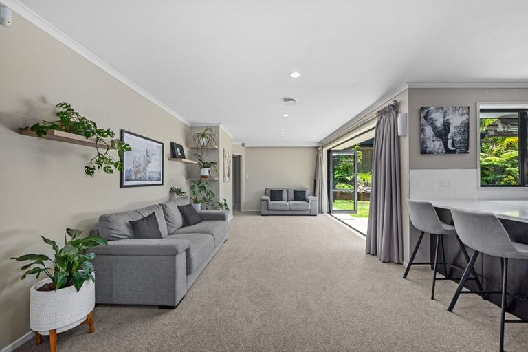 Photo of property in 56 Cabeleigh Drive, Helensville, 0800