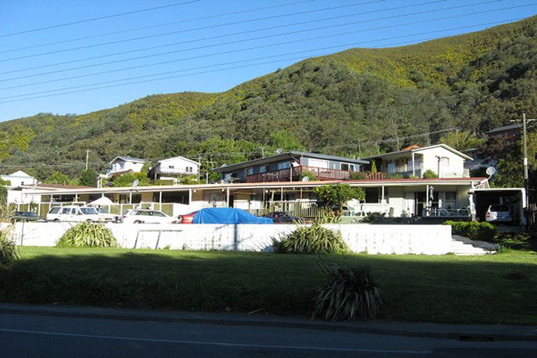 Photo of property in 68 Wairau Road, Picton, 7220
