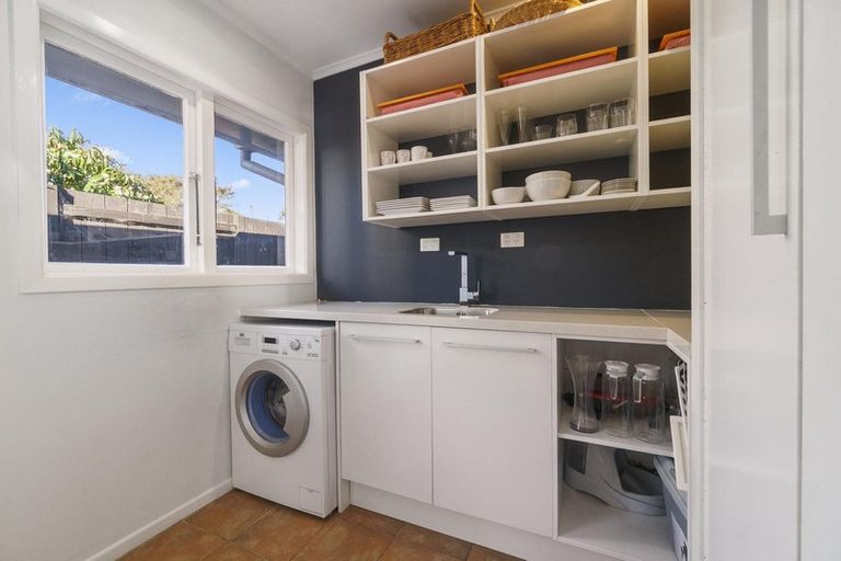 Photo of property in 69 Kervil Avenue, Te Atatu Peninsula, Auckland, 0610