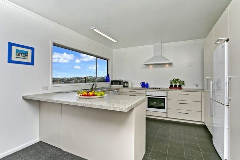 Photo of property in 2/77 Stanaway Street, Hillcrest, Auckland, 0627