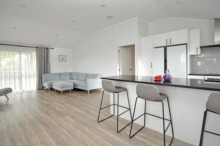 Photo of property in 109 Don Buck Road, Massey, Auckland, 0614