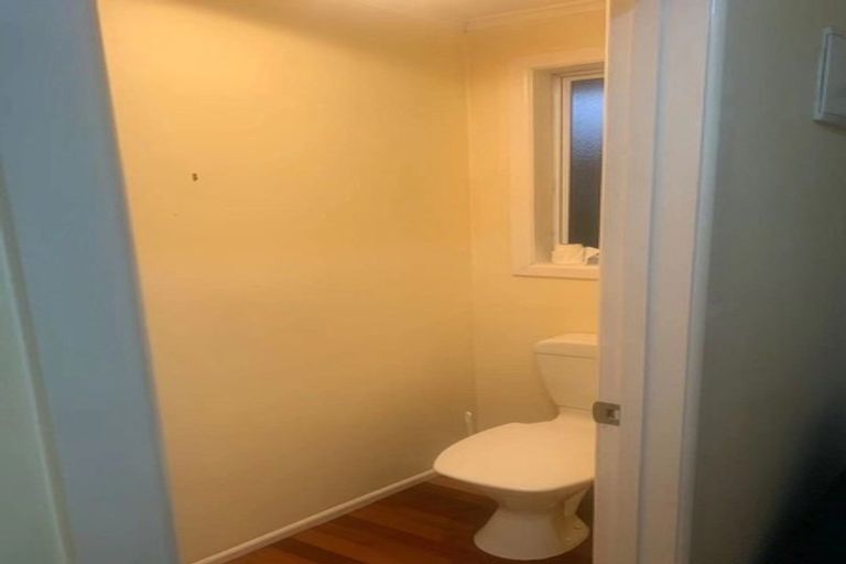 Photo of property in 27 Taikata Road, Te Atatu Peninsula, Auckland, 0610