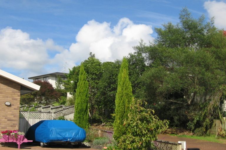 Photo of property in 8 Woodfern Crescent, Titirangi, Auckland, 0604