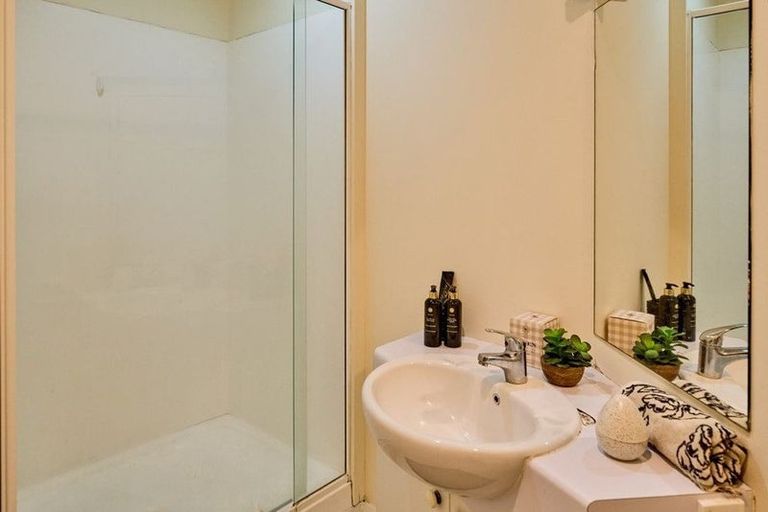 Photo of property in Terrace Tower Apartments, 6a/126 The Terrace, Wellington Central, Wellington, 6011