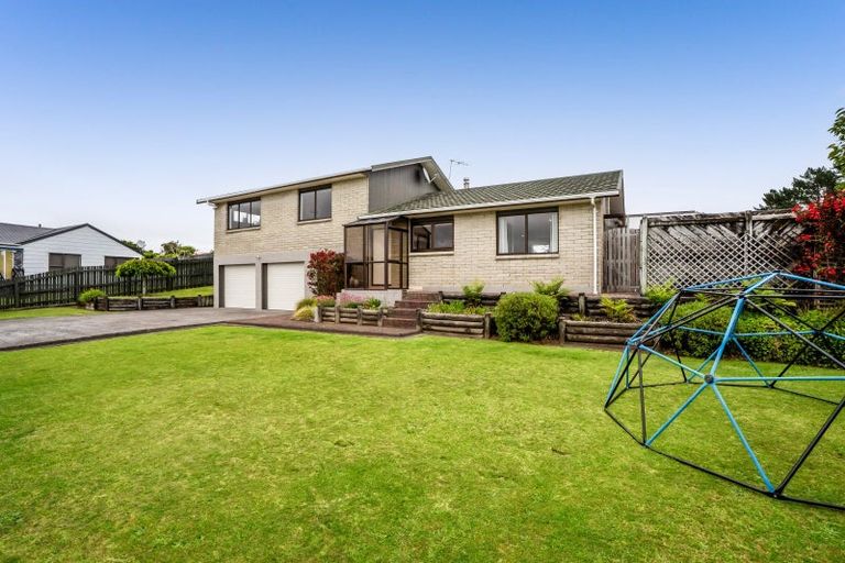 Photo of property in 17 Caledonia Place, Highlands Park, New Plymouth, 4312