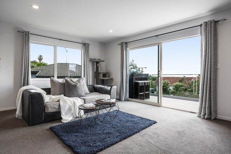 Photo of property in 22 Whangaparaoa Road, Red Beach, 0932