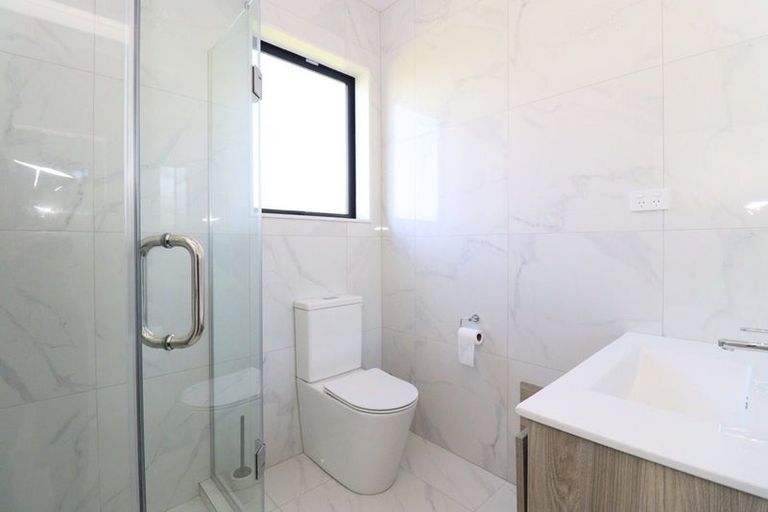 Photo of property in 127b Oreil Avenue, West Harbour, Auckland, 0618