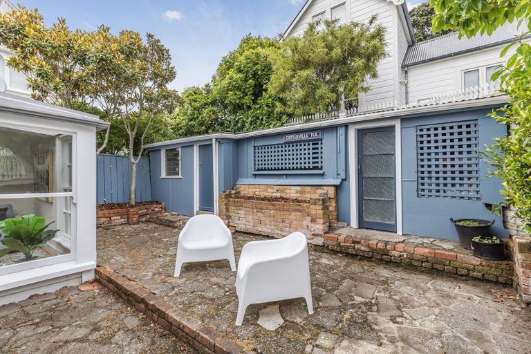 Photo of property in 7 Cottleville Terrace, Thorndon, Wellington, 6011