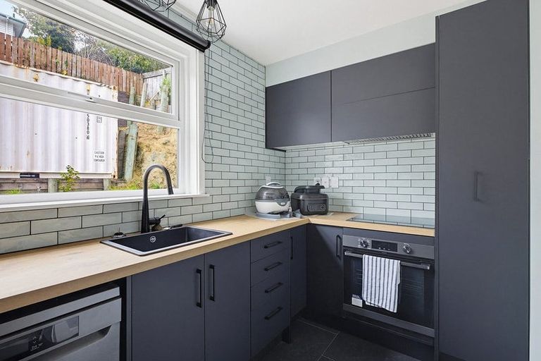 Photo of property in 112b Newlands Road, Newlands, Wellington, 6037