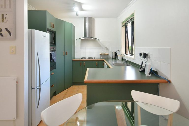 Photo of property in 30 Cabeleigh Drive, Helensville, 0800