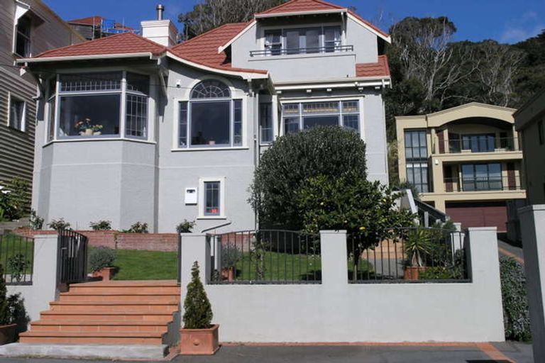 Photo of property in 210 Oriental Parade, Oriental Bay, Wellington, 6011