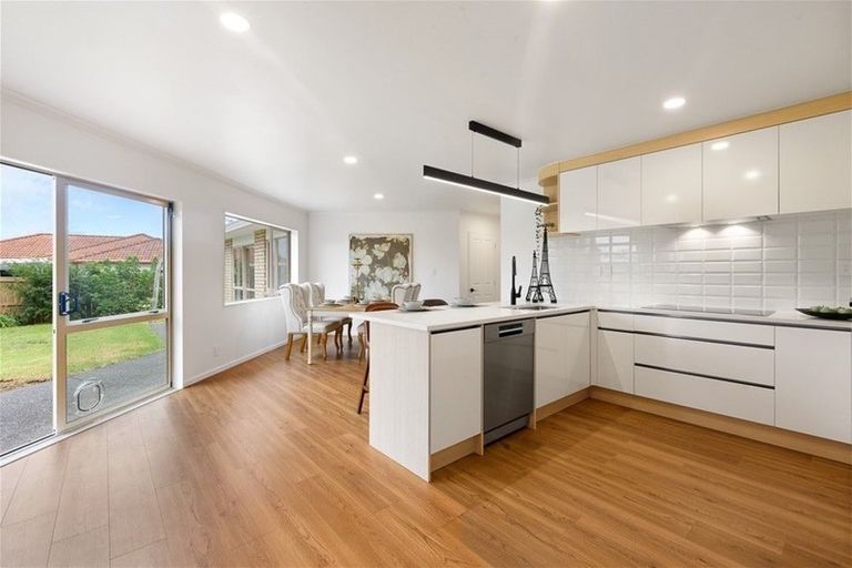 Photo of property in 36 Fleetwood Drive, Henderson, Auckland, 0612