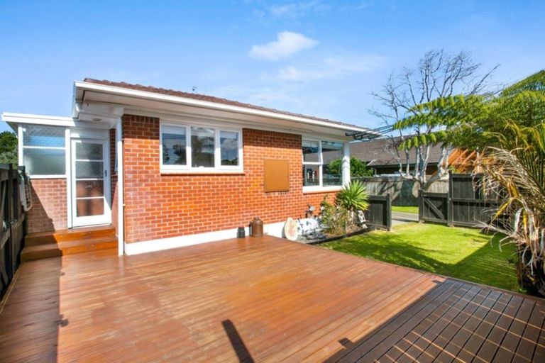 Photo of property in 1/24 Inverness Road, Browns Bay, Auckland, 0630