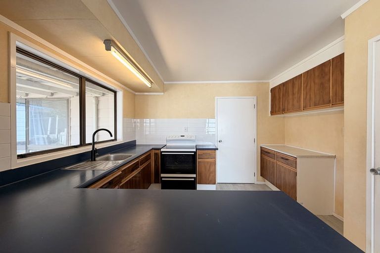 Photo of property in 8 Jillteresa Crescent, Half Moon Bay, Auckland, 2012