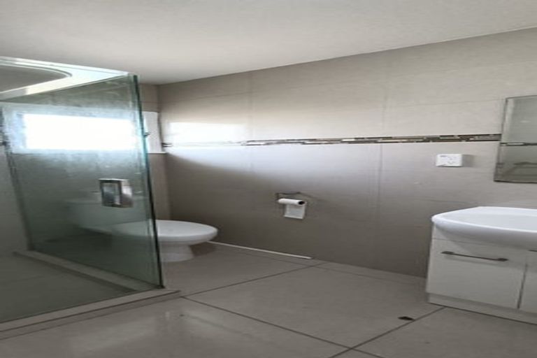 Photo of property in 2/265 Massey Road, Mangere East, Auckland, 2024