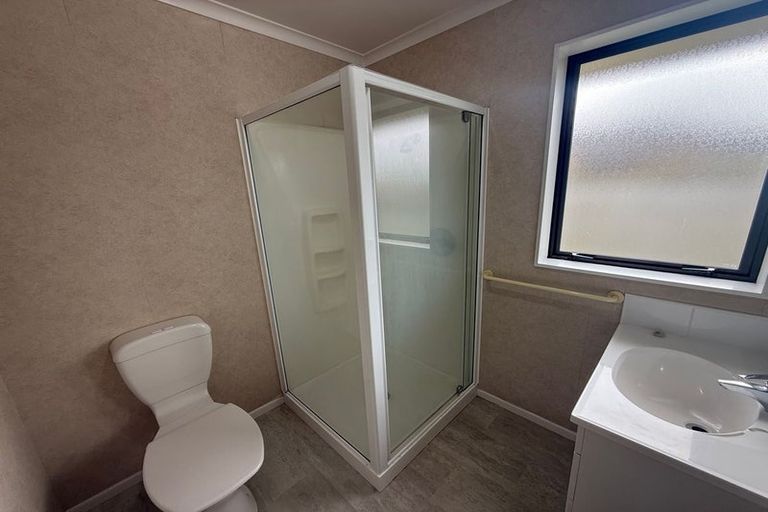 Photo of property in 8 Geneva Terrace, Kelvin Grove, Palmerston North, 4414