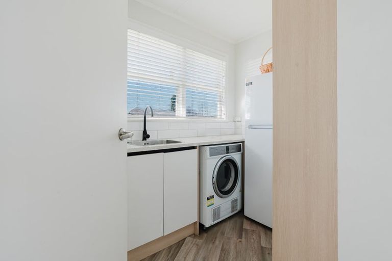 Photo of property in 10 Bremridge Place, Melville, Hamilton, 3206