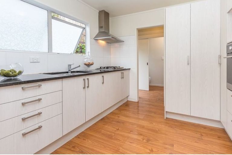 Photo of property in 60 Kohekohe Street, New Lynn, Auckland, 0600