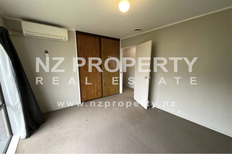 Photo of property in 13 Kearney Place, Massey, Auckland, 0614