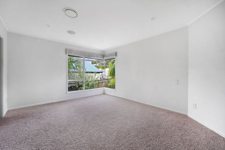 Photo of property in 9 Sandown Road, Rothesay Bay, Auckland, 0630