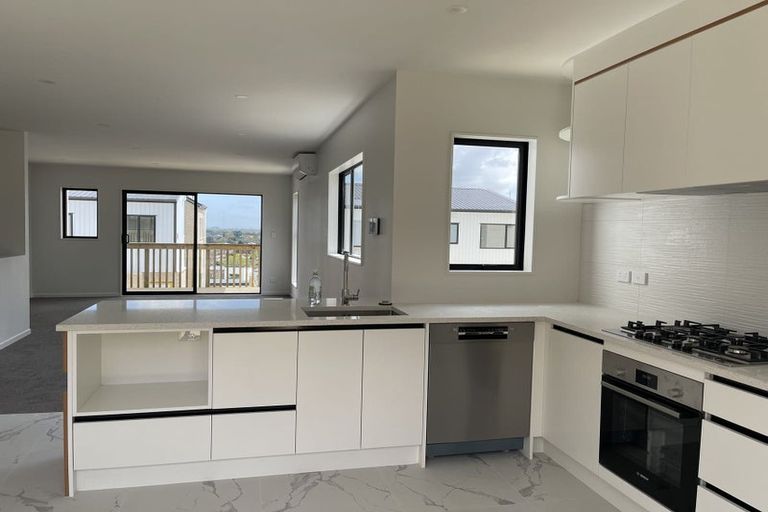 Photo of property in 4 Papauma Place, Papakura, 2110