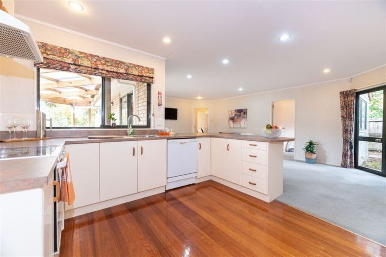 Photo of property in 72 Konini Road, Titirangi, Auckland, 0604