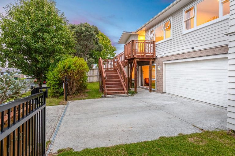 Photo of property in 111 Colwill Road, Massey, Auckland, 0614