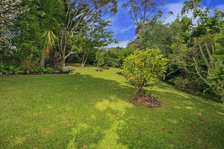 Photo of property in 17 Halberg Street, Glenfield, Auckland, 0629