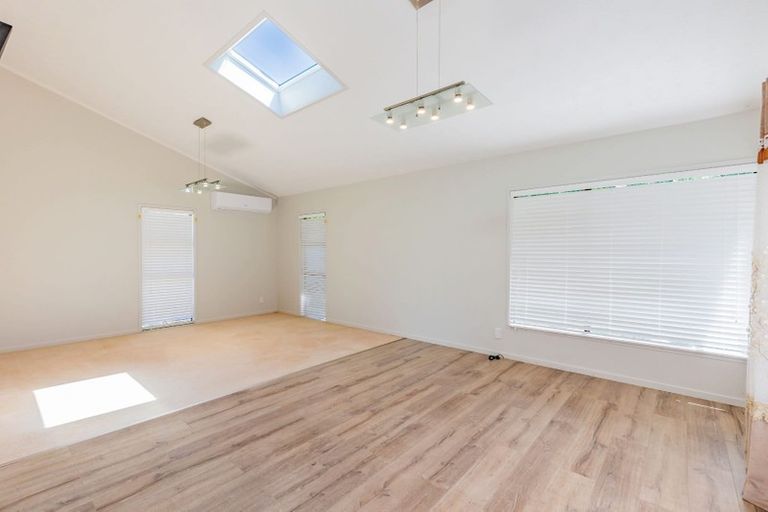 Photo of property in 5 Noeleen Street, Glenfield, Auckland, 0629