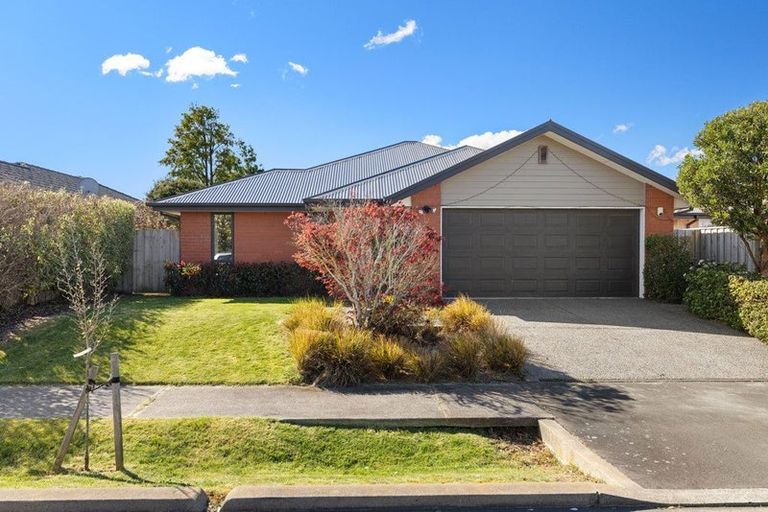 Photo of property in 16 Waimarie Street, Pegasus, 7612