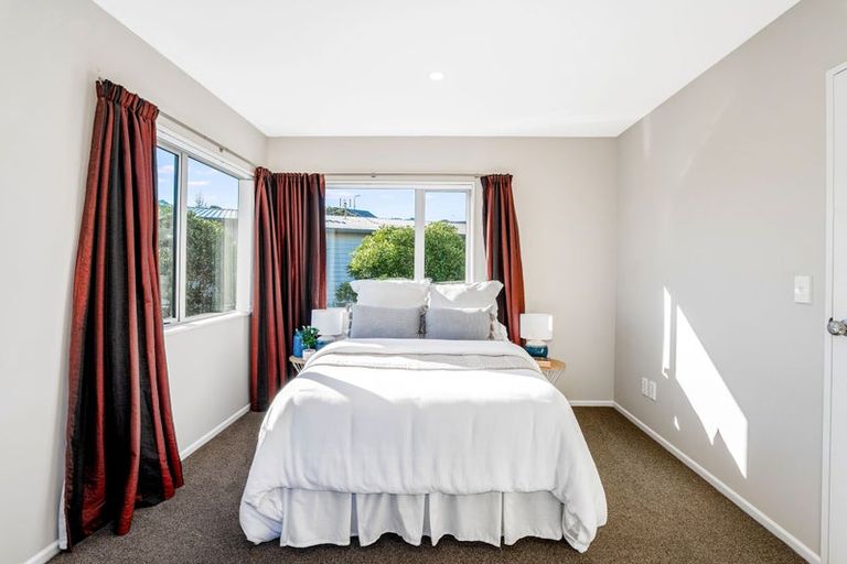 Photo of property in 6 Sumner Terrace, Aotea, Porirua, 5024