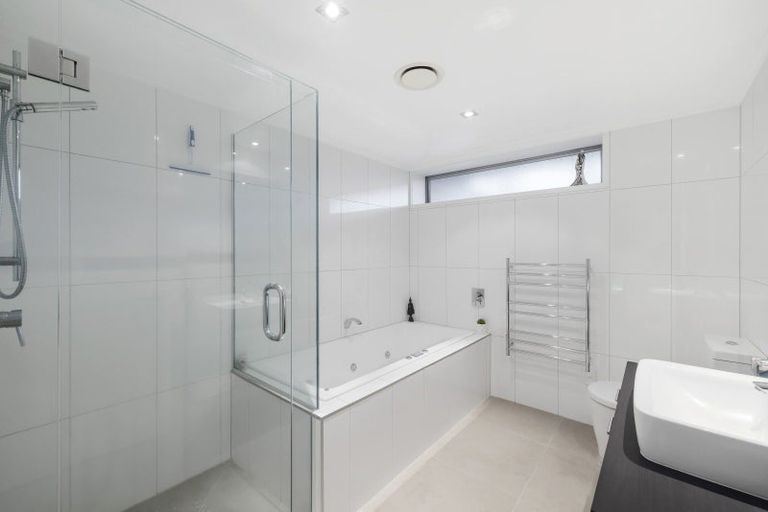 Photo of property in 1/104 Harbour Drive, Otumoetai, Tauranga, 3110