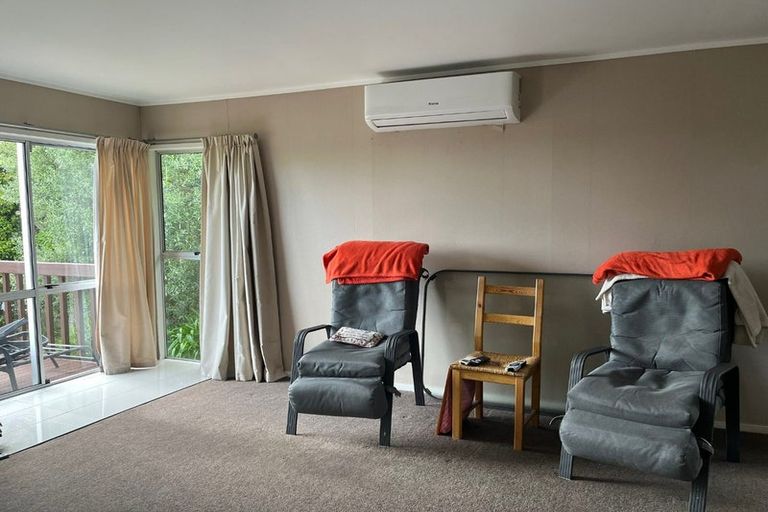 Photo of property in 2/23 Santiago Crescent, Unsworth Heights, Auckland, 0632