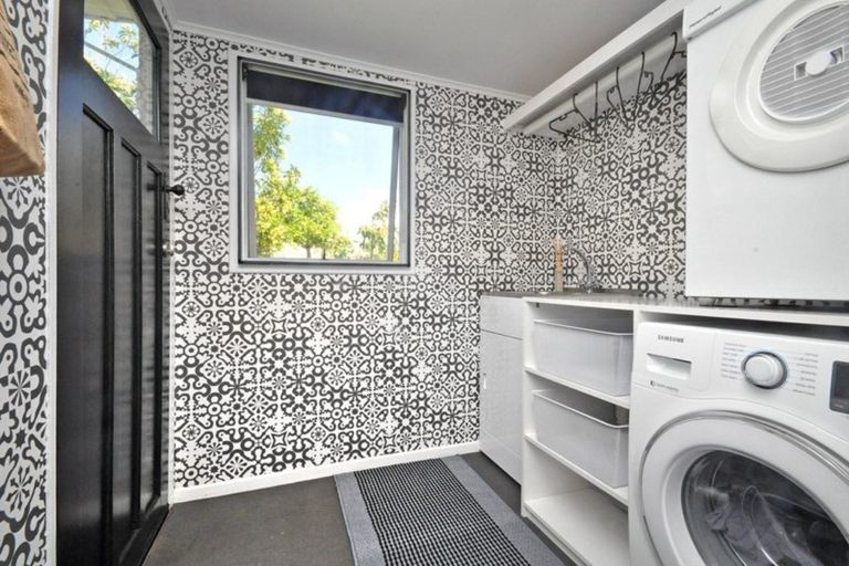 Photo of property in 3 Karaka Street, Helensville, 0800