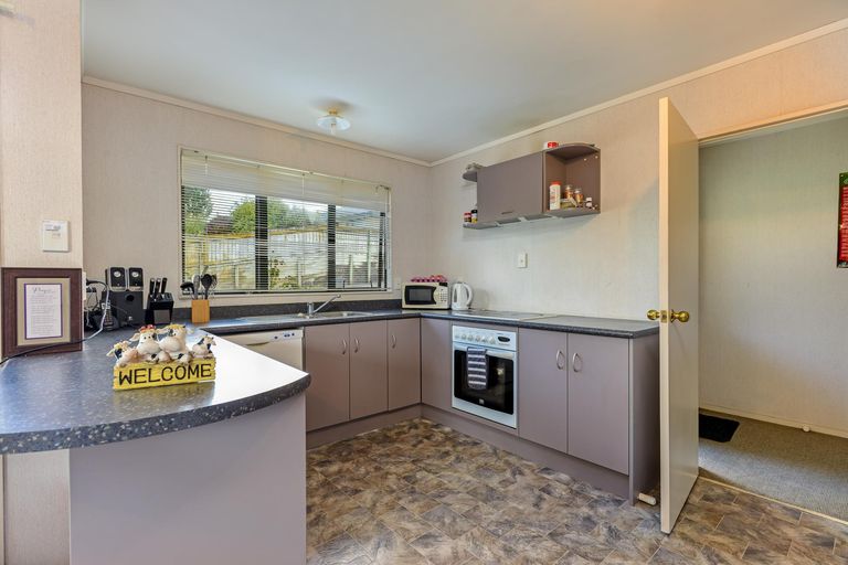 Photo of property in 11 Jordan Way, Kelvin Grove, Palmerston North, 4414
