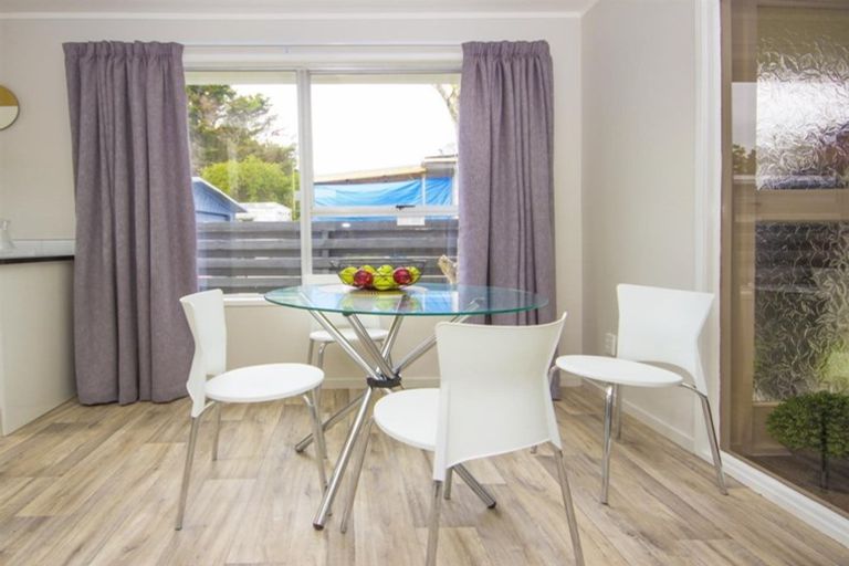 Photo of property in 8 Carbery Place, Manurewa, Auckland, 2102