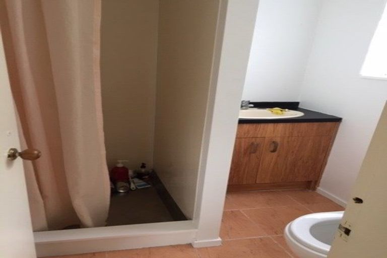 Photo of property in 2b Sunhaven Drive, Newlands, Wellington, 6037