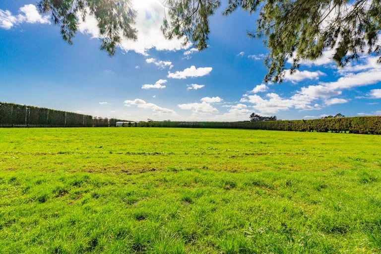 Photo of property in 42 Taupaki Road, Taupaki, 0782