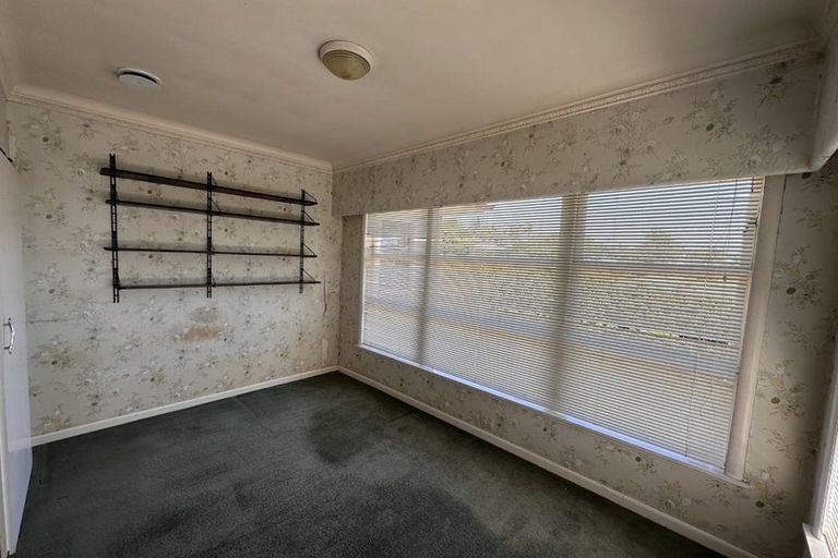 Photo of property in 9 Savoy Road, Glen Eden, Auckland, 0602