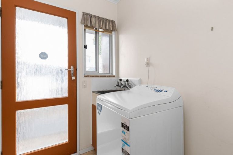 Photo of property in 2/24 Oxford Street, Taradale, Napier, 4112