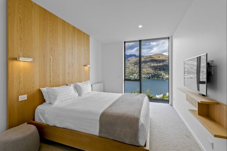 Photo of property in 1 Highlands Close, Queenstown, 9300