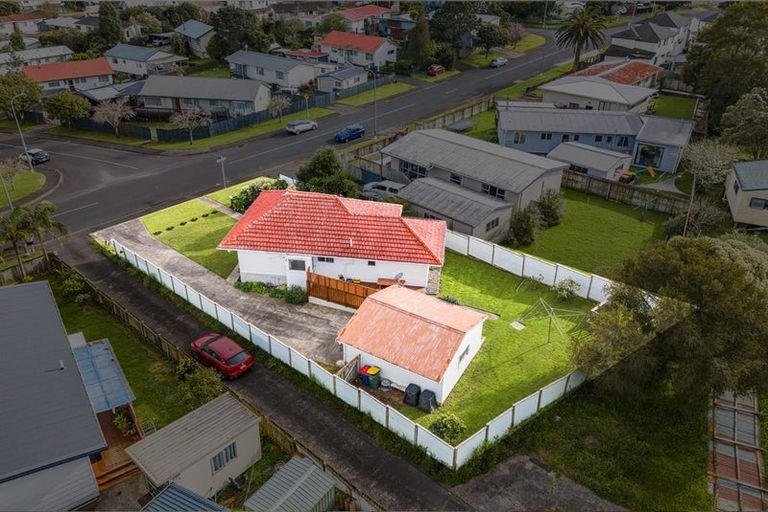 Photo of property in 40 Hindmarsh Street, Henderson, Auckland, 0612