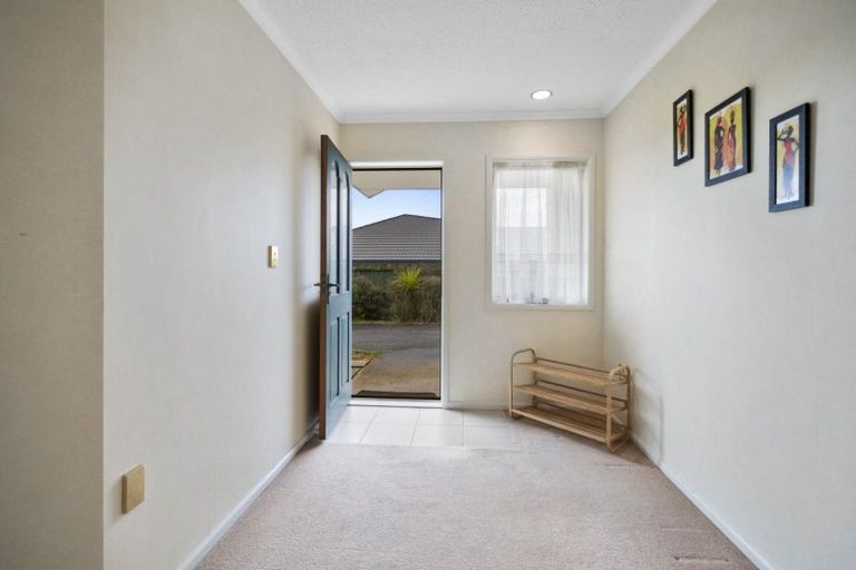 Photo of property in 8 Shakespeare Way, Kelvin Grove, Palmerston North, 4414