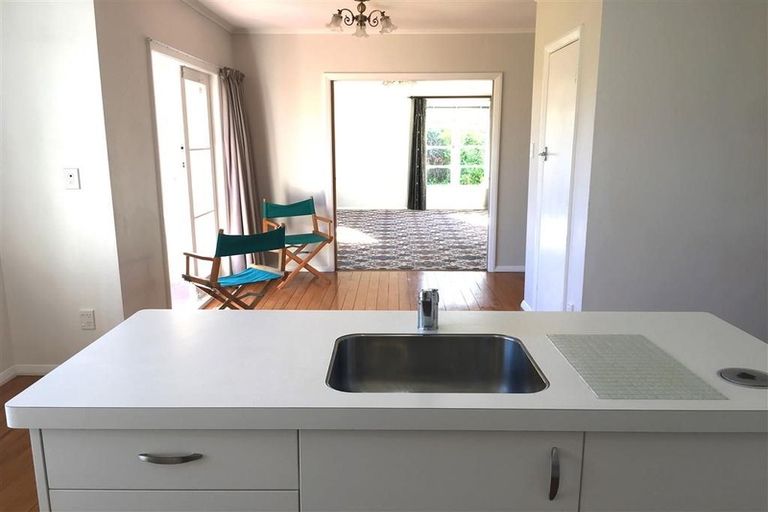 Photo of property in 95 Golf Road, Paraparaumu Beach, Paraparaumu, 5032