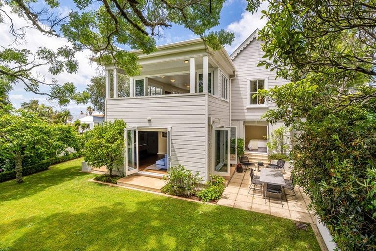 Photo of property in 73 Hinemoa Street, Birkenhead, Auckland, 0626