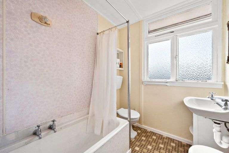 Photo of property in 32 Whaui Street, Vogeltown, Wellington, 6021