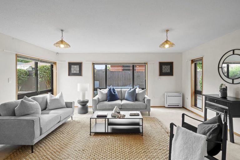 Photo of property in 2/8 Cricklewood Place, Avonhead, Christchurch, 8042