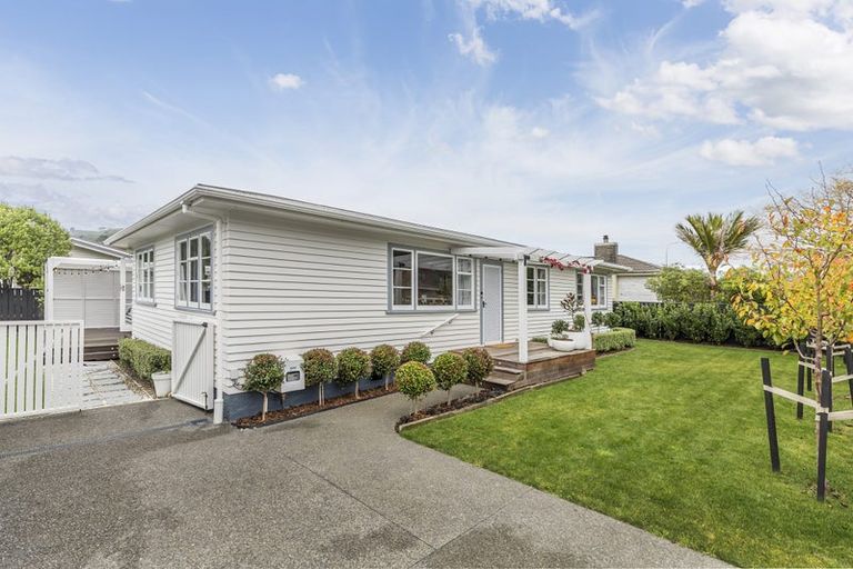 Photo of property in 4 Beauchamp Street, Tawa, Wellington, 5028